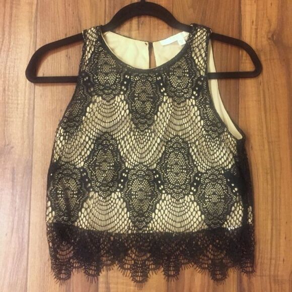 Guess‎ Lace crop top - Picture 1 of 9